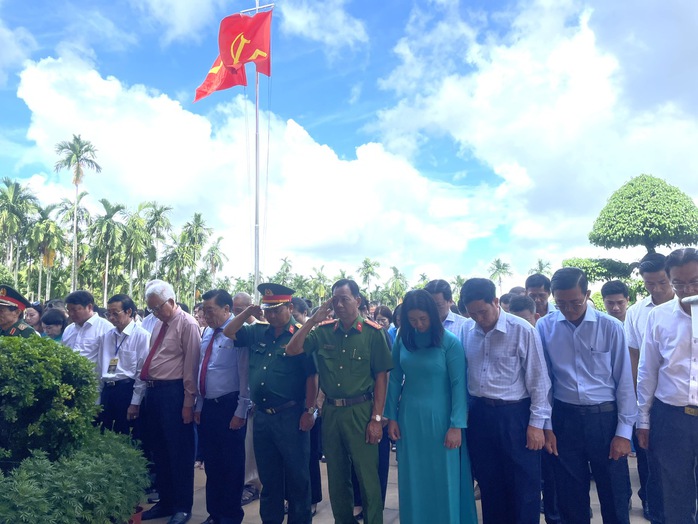 TP HCM: Lễ Giỗ 83 năm ngày hy sinh của các đồng chí nguyên lãnh đạo Đảng- Ảnh 2. TP HCM: Lễ Giỗ 83 năm ngày hy sinh của các đồng chí nguyên lãnh đạo Đảng- Ảnh 2.
