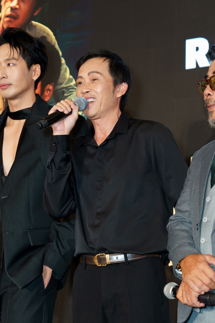 Cát Phượng, Kiều Minh Tuấn chúc mừng "cha con" Hoài Linh- Ảnh 8. Cát Phượng, Kiều Minh Tuấn chúc mừng "cha con" Hoài Linh- Ảnh 8.