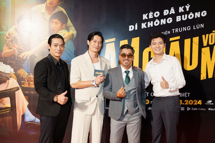 Cát Phượng, Kiều Minh Tuấn chúc mừng "cha con" Hoài Linh- Ảnh 5. Cát Phượng, Kiều Minh Tuấn chúc mừng "cha con" Hoài Linh- Ảnh 5.