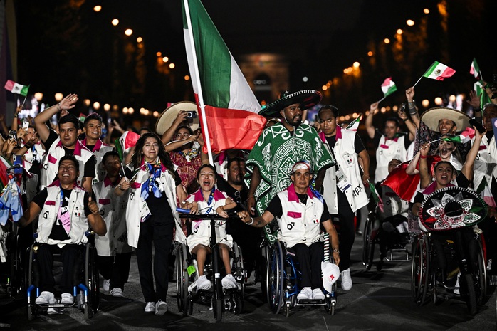 Khai mạc Paralympic 2024: 10 ngày tranh tài hấp dẫn tại Paris- Ảnh 10. Khai mạc Paralympic 2024: 10 ngày tranh tài hấp dẫn tại Paris- Ảnh 10.