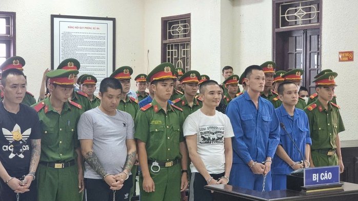 Xét xử Quân "Idol" và 8 đồng phạm- Ảnh 1. Xét xử Quân "Idol" và 8 đồng phạm- Ảnh 1.