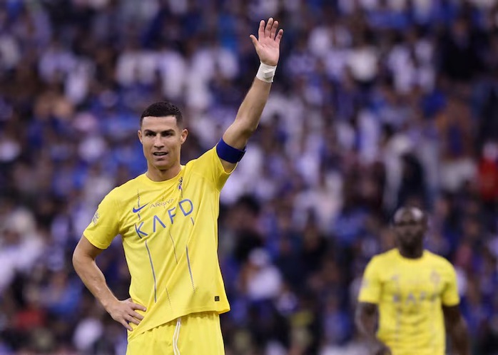Cristiano Ronaldo thừa nhận động cơ chuyển sang Saudi Arabia là vì tiền!- Ảnh 1. Cristiano Ronaldo thừa nhận động cơ chuyển sang Saudi Arabia là vì tiền!- Ảnh 1.