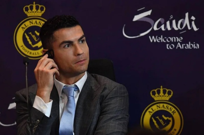 Cristiano Ronaldo thừa nhận động cơ chuyển sang Saudi Arabia là vì tiền!- Ảnh 2. Cristiano Ronaldo thừa nhận động cơ chuyển sang Saudi Arabia là vì tiền!- Ảnh 2.