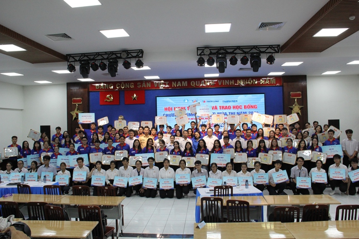 Tiếp sức học sinh, sinh viên khó khăn- Ảnh 1. Tiếp sức học sinh, sinh viên khó khăn- Ảnh 1.