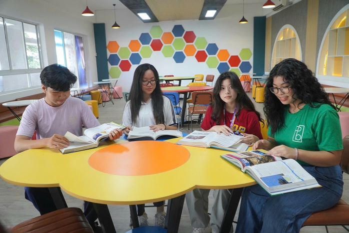 Trường THPT chuyên Trần Đại Nghĩa chào đón học sinh lớp 10 bằng 25 câu lạc bộ "chất lừ"- Ảnh 9. Trường THPT chuyên Trần Đại Nghĩa chào đón học sinh lớp 10 bằng 25 câu lạc bộ "chất lừ"- Ảnh 9.