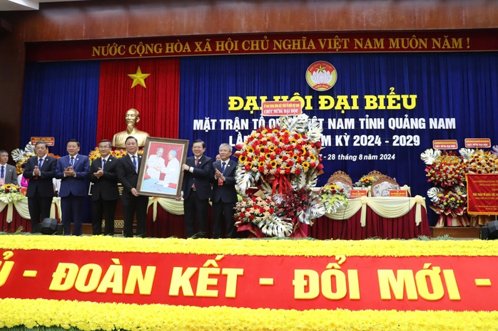 Ông Lê Trí Thanh: Nỗ lực hết sức để xứng đáng với niềm tin của Nhân dân- Ảnh 5. Ông Lê Trí Thanh: Nỗ lực hết sức để xứng đáng với niềm tin của Nhân dân- Ảnh 5.