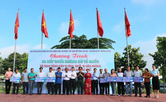 Một phường ở Bình Dương vận động người dân thực hiện "Đường cờ Tổ quốc" dài 20km- Ảnh 5.