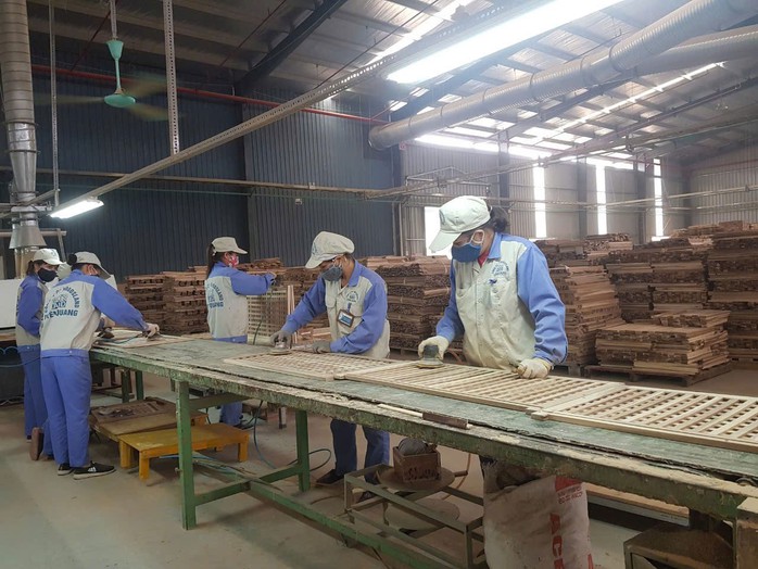 Xuất khẩu gỗ đang hồi phục tích cực khi nhiều doanh nghiệp có đơn hàng tăng mạnh so với cùng kỳ năm ngoái. Ảnh: THÙY LINH Xuất khẩu gỗ đang hồi phục tích cực khi nhiều doanh nghiệp có đơn hàng tăng mạnh so với cùng kỳ năm ngoái. Ảnh: THÙY LINH