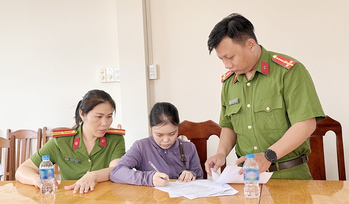 Nữ nhân viên ngân hàng chiếm đoạt hơn 1,2 tỉ đồng của khách hàng- Ảnh 1. Nữ nhân viên ngân hàng chiếm đoạt hơn 1,2 tỉ đồng của khách hàng- Ảnh 1.