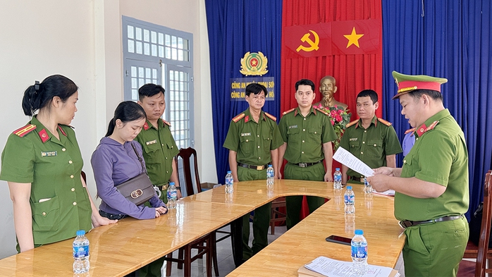 Nữ nhân viên ngân hàng chiếm đoạt hơn 1,2 tỉ đồng của khách hàng- Ảnh 2. Nữ nhân viên ngân hàng chiếm đoạt hơn 1,2 tỉ đồng của khách hàng- Ảnh 2.