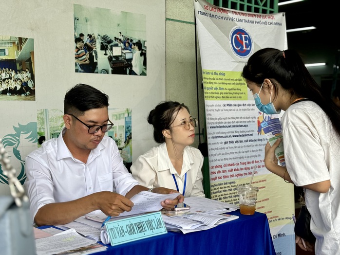 Ấm áp ngày hội việc làm dành cho người khuyết tật- Ảnh 2. Ấm áp ngày hội việc làm dành cho người khuyết tật- Ảnh 2.