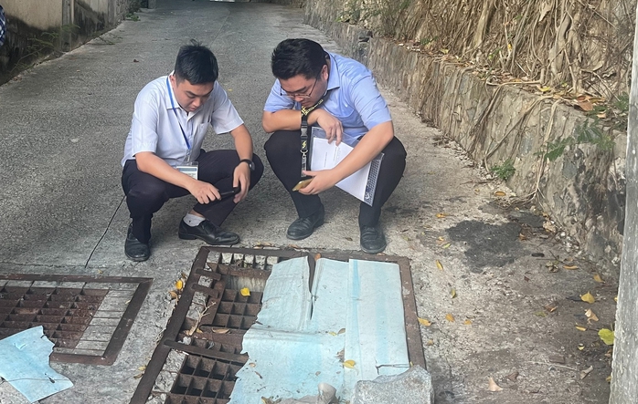 Vụ đường cống xả nước thải ra biển ở Bãi Trước, TP Vũng Tàu: Lấy mẫu nước thải các quán xung quanh- Ảnh 2. Vụ đường cống xả nước thải ra biển ở Bãi Trước, TP Vũng Tàu: Lấy mẫu nước thải các quán xung quanh- Ảnh 2.