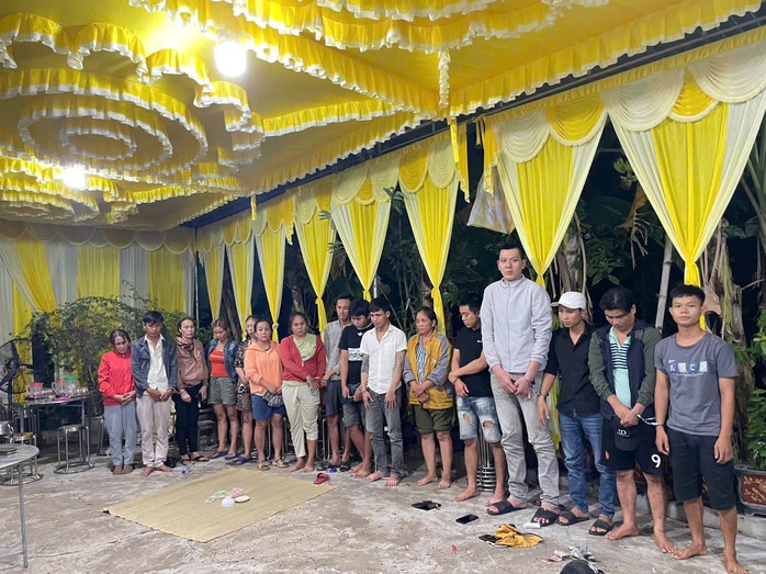 Quảng Nam: Bắt nhóm đối tượng lợi dụng đám tang để sát phạt- Ảnh 1. Quảng Nam: Bắt nhóm đối tượng lợi dụng đám tang để sát phạt- Ảnh 1.