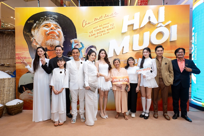 Quang Lê, Ưng Hoàng Phúc tụ hội chúc mừng Quyền Linh- Ảnh 6. Quang Lê, Ưng Hoàng Phúc tụ hội chúc mừng Quyền tỷ lệ cá cược kèo nhà cái- Ảnh 6.