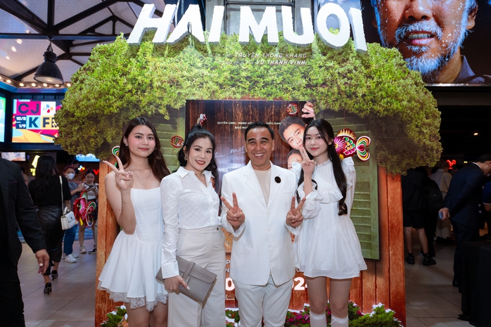 Quang Lê, Ưng Hoàng Phúc tụ hội chúc mừng Quyền Linh- Ảnh 5. Quang Lê, Ưng Hoàng Phúc tụ hội chúc mừng Quyền tỷ lệ cá cược kèo nhà cái- Ảnh 5.