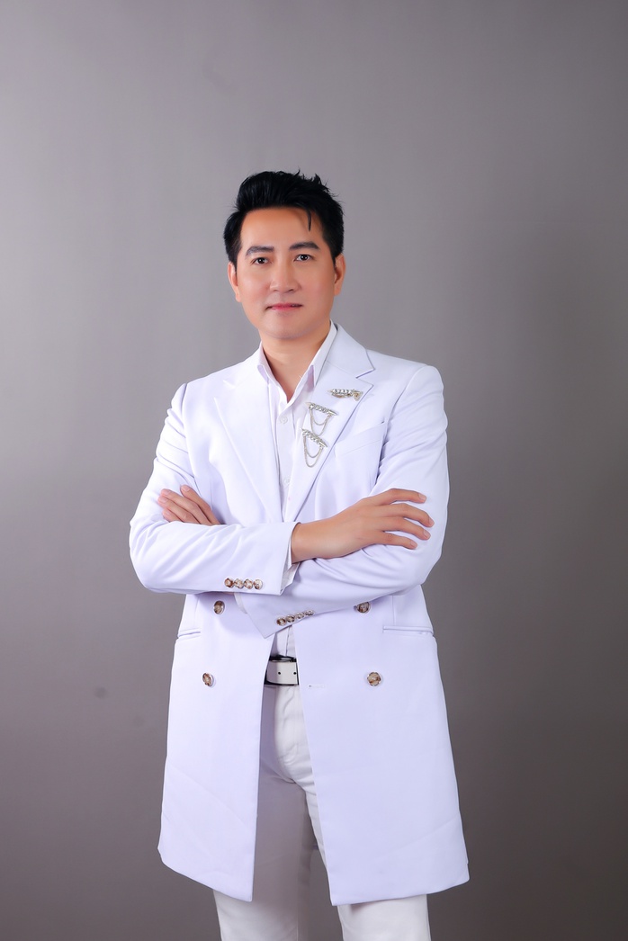 Nguyễn Phi Hùng không sợ già, chỉ sợ buồn!- Ảnh 4. Nguyễn Phi Hùng không sợ già, chỉ sợ buồn!- Ảnh 4.