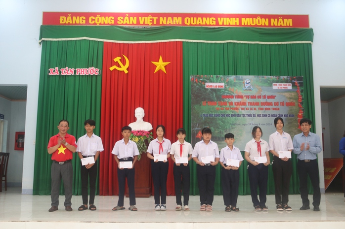 Thêm 2 "Đường cờ Tổ quốc" khánh thành tại Bình Thuận dịp Quốc khánh 2-9- Ảnh 8. Thêm 2 "Đường cờ Tổ quốc" khánh thành tại Bình Thuận dịp Quốc khánh 2-9- Ảnh 8.