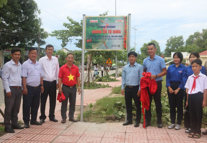 Thêm 2 "Đường cờ Tổ quốc" khánh thành tại Bình Thuận dịp Quốc khánh 2-9- Ảnh 4. Thêm 2 "Đường cờ Tổ quốc" khánh thành tại Bình Thuận dịp Quốc khánh 2-9- Ảnh 4.