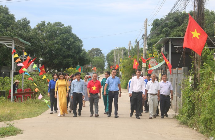 Thêm 2 "Đường cờ Tổ quốc" khánh thành tại Bình Thuận dịp Quốc khánh 2-9- Ảnh 5. Thêm 2 "Đường cờ Tổ quốc" khánh thành tại Bình Thuận dịp Quốc khánh 2-9- Ảnh 5.