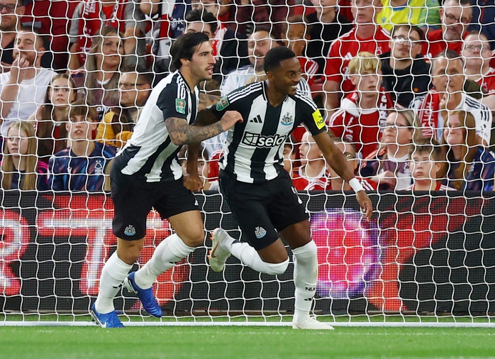 "Vua cá cược" Sandro Tonali tái xuất, Newcastle hạ Nottingham Forest ở League Cup- Ảnh 3. "Vua cá cược" Sandro Tonali tái xuất, Newcastle hạ Nottingham Forest ở League Cup- Ảnh 3.