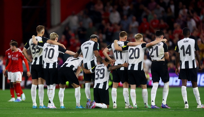 "Vua cá cược" Sandro Tonali tái xuất, Newcastle hạ Nottingham Forest ở League Cup- Ảnh 6. "Vua cá cược" Sandro Tonali tái xuất, Newcastle hạ Nottingham Forest ở League Cup- Ảnh 6.