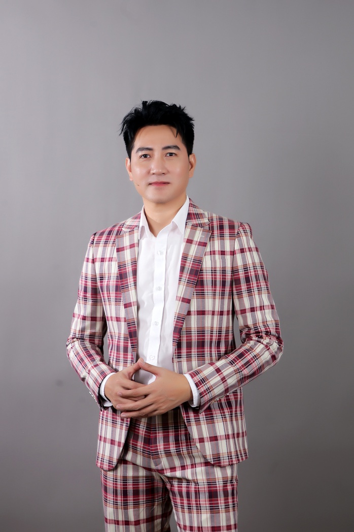Nguyễn Phi Hùng không sợ già, chỉ sợ buồn!- Ảnh 9. Nguyễn Phi Hùng không sợ già, chỉ sợ buồn!- Ảnh 9.