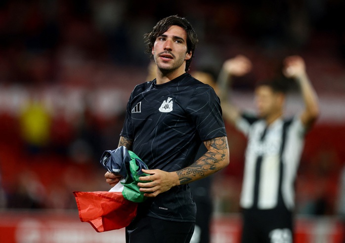 "Vua cá cược" Sandro Tonali tái xuất, Newcastle hạ Nottingham Forest ở League Cup- Ảnh 8. "Vua cá cược" Sandro Tonali tái xuất, Newcastle hạ Nottingham Forest ở League Cup- Ảnh 8.