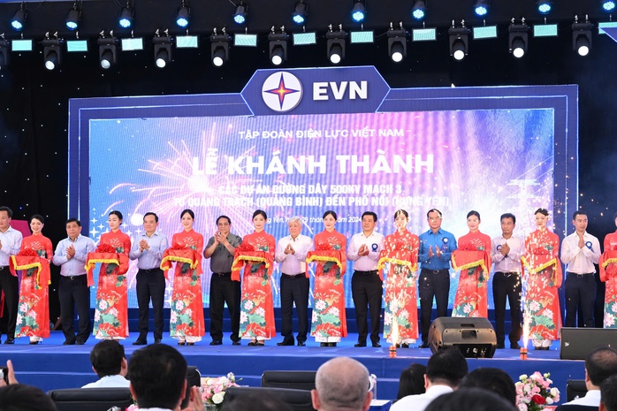 Thủ tướng: Hoàn thành thần tốc đường dây 500kV mạch 3 lấy lại uy tín cho ngành điện- Ảnh 1. Thủ tướng: Hoàn thành thần tốc đường dây 500kV mạch 3 lấy lại uy tín cho ngành điện- Ảnh 1.