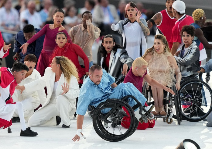 Khai mạc Paralympic 2024: 10 ngày tranh tài hấp dẫn tại Paris- Ảnh 6. Khai mạc Paralympic 2024: 10 ngày tranh tài hấp dẫn tại Paris- Ảnh 6.