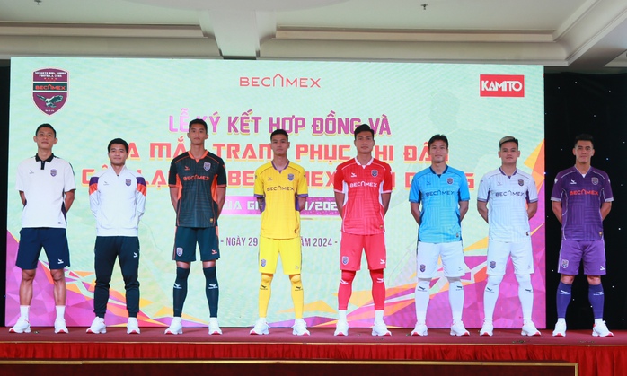 CLB Bình Dương xuất quân, HLV Hoàng Anh Tuấn chia sẻ trước mùa 2024-2025- Ảnh 2. CLB Bình Dương xuất quân, HLV Hoàng Anh Tuấn chia sẻ trước mùa 2024-2025- Ảnh 2.