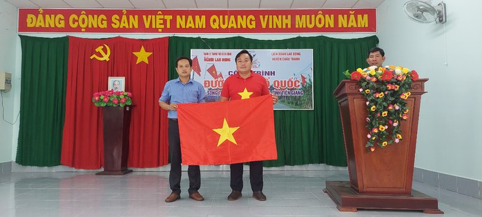 Tiền Giang: Khánh thành tuyến “Đường cờ Tổ quốc” thứ 3 tại huyện Châu Thành- Ảnh 3. Tiền Giang: Khánh thành tuyến “Đường cờ Tổ quốc” thứ 3 tại huyện Châu Thành- Ảnh 3.