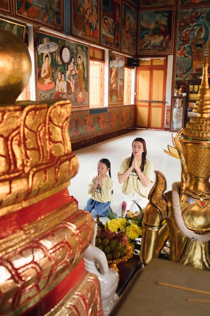 Trà Ngọc Hằng và con gái tất bật thiện nguyện- Ảnh 1. Trà Ngọc Hằng và con gái tất bật thiện nguyện- Ảnh 1.