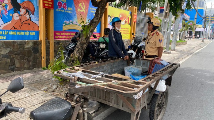 CSGT TP HCM thông tin kết quả 15 ngày cao điểm xử lý xe tự chế- Ảnh 1. CSGT TP HCM thông tin kết quả 15 ngày cao điểm xử lý xe tự chế- Ảnh 1.
