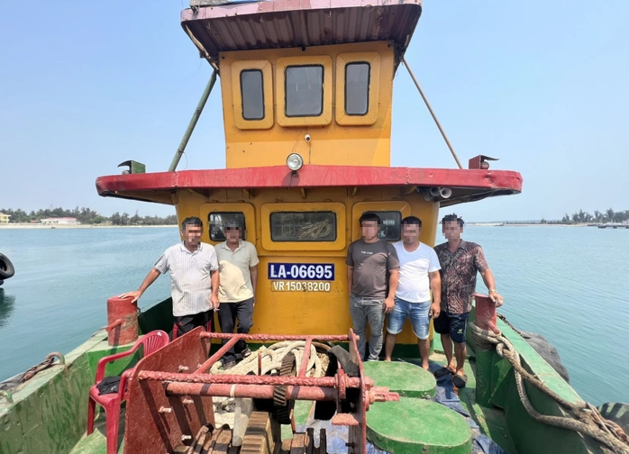 Trục vớt tàu kéo và sà lan bị chìm làm 9 người chết, mất tích- Ảnh 2. Trục vớt tàu kéo và sà lan bị chìm làm 9 người chết, mất tích- Ảnh 2.