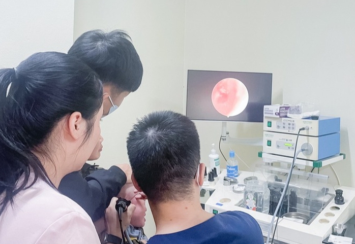 Sau khi ngoáy tai lấy ráy, bé 2 tuổi phải nhập viện- Ảnh 1. Sau khi ngoáy tai lấy ráy, bé 2 tuổi phải nhập viện- Ảnh 1.