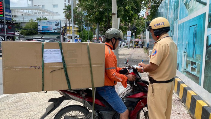 CSGT TP HCM thông tin kết quả 15 ngày cao điểm xử lý xe tự chế- Ảnh 2. CSGT TP HCM thông tin kết quả 15 ngày cao điểm xử lý xe tự chế- Ảnh 2.