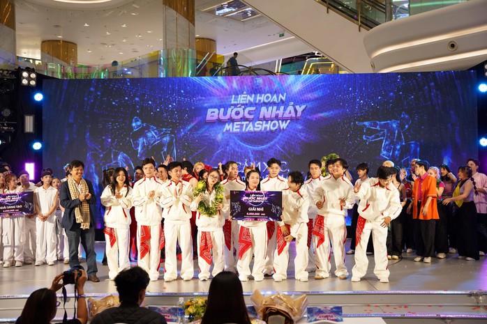 Giải Nhì_ Nhóm DESTION CREW với chủ đề Đêm đầy sao Giải Nhì_ Nhóm DESTION CREW với chủ đề Đêm đầy sao