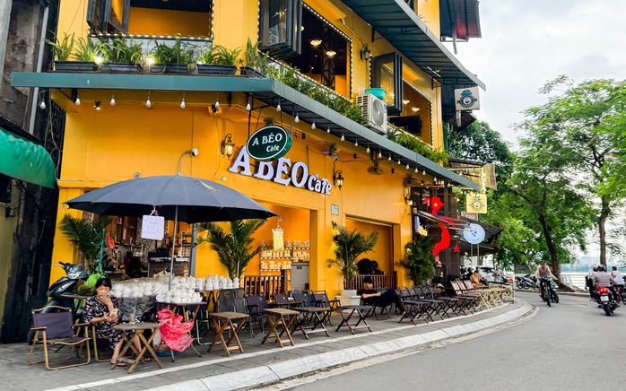Vỉa hè hồ Tây lại bị “xẻ thịt”, ra quân xong “đâu lại vào đấy”- Ảnh 12. Vỉa hè hồ Tây lại bị “xẻ thịt”, ra quân xong “đâu lại vào đấy”- Ảnh 12.