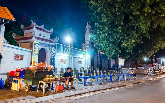 Vỉa hè hồ Tây lại bị “xẻ thịt”, ra quân xong “đâu lại vào đấy”- Ảnh 15. Vỉa hè hồ Tây lại bị “xẻ thịt”, ra quân xong “đâu lại vào đấy”- Ảnh 15.
