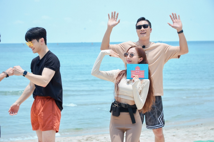 Thú vị buổi hẹn hò ở đảo hoang của hai hoa hậu- Ảnh 2. Thú vị buổi hẹn hò ở đảo hoang của hai hoa hậu- Ảnh 2.