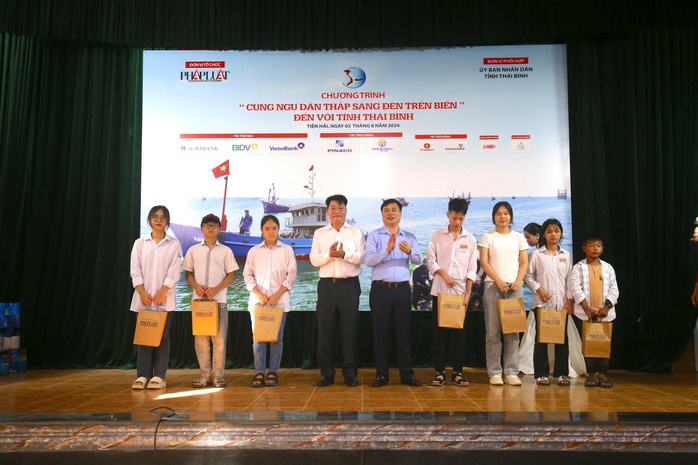 Hỗ trợ ngư dân tỉnh Thái Bình vươn khơi bám biển- Ảnh 3. Hỗ trợ ngư dân tỉnh Thái Bình vươn khơi bám biển- Ảnh 3.