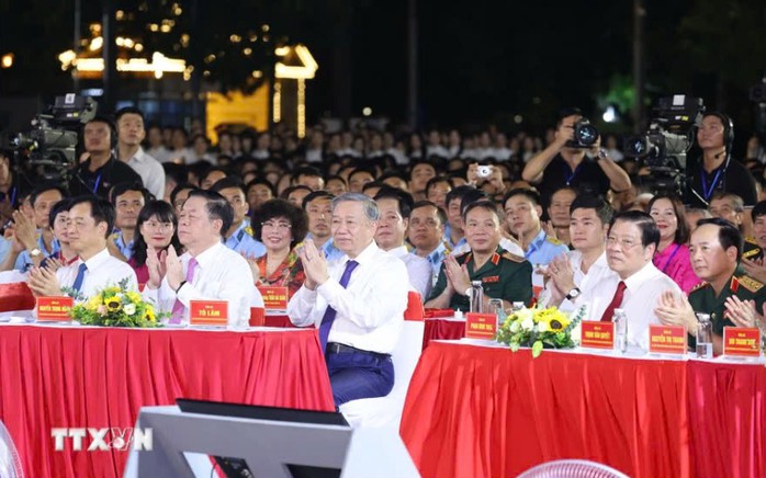 Tổng Bí thư, Chủ tịch nước Tô Lâm dự chương trình chính luận nghệ thuật đặc biệt "Lời Người để lại"- Ảnh 1. Tổng Bí thư, Chủ tịch nước Tô Lâm dự chương trình chính luận nghệ thuật đặc biệt "Lời Người để lại"- Ảnh 1.