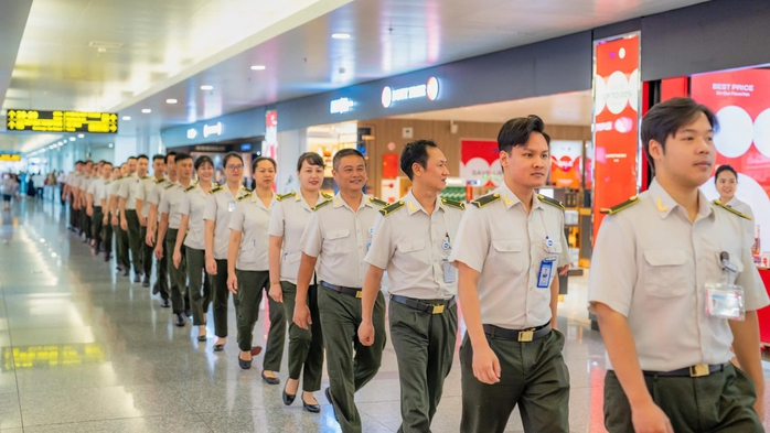 Những hình ảnh đặc biệt tại sân bay Nội Bài dịp Quốc khánh 2-9- Ảnh 1. Những hình ảnh đặc biệt tại sân bay Nội Bài dịp Quốc khánh 2-9- Ảnh 1.