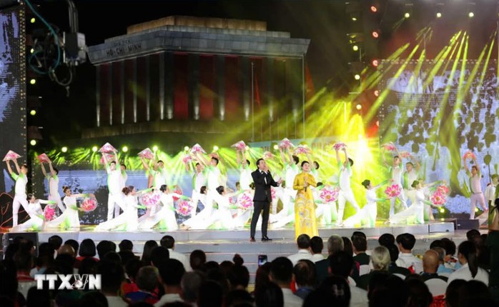 Tổng Bí thư, Chủ tịch nước Tô Lâm dự chương trình chính luận nghệ thuật đặc biệt "Lời Người để lại"- Ảnh 7. Tổng Bí thư, Chủ tịch nước Tô Lâm dự chương trình chính luận nghệ thuật đặc biệt "Lời Người để lại"- Ảnh 7.