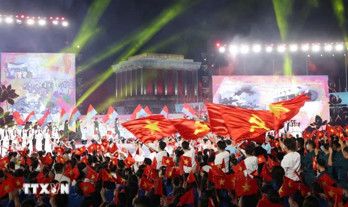 Tổng Bí thư, Chủ tịch nước Tô Lâm dự chương trình chính luận nghệ thuật đặc biệt "Lời Người để lại"- Ảnh 10. Tổng Bí thư, Chủ tịch nước Tô Lâm dự chương trình chính luận nghệ thuật đặc biệt "Lời Người để lại"- Ảnh 10.