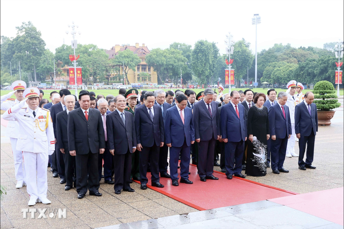 Lãnh đạo Đảng, Nhà nước vào Lăng viếng Chủ tịch Hồ Chí Minh- Ảnh 1. Lãnh đạo Đảng, Nhà nước vào Lăng viếng Chủ tịch Hồ Chí Minh- Ảnh 1.