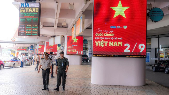 Những hình ảnh đặc biệt tại sân bay Nội Bài dịp Quốc khánh 2-9- Ảnh 4. Những hình ảnh đặc biệt tại sân bay Nội Bài dịp Quốc khánh 2-9- Ảnh 4.