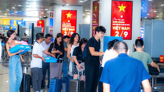 Những hình ảnh đặc biệt tại sân bay Nội Bài dịp Quốc khánh 2-9- Ảnh 7. Những hình ảnh đặc biệt tại sân bay Nội Bài dịp Quốc khánh 2-9- Ảnh 7.