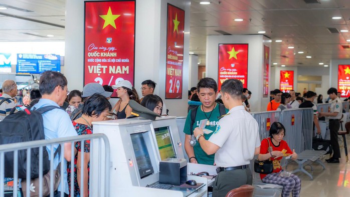 Những hình ảnh đặc biệt tại sân bay Nội Bài dịp Quốc khánh 2-9- Ảnh 8. Những hình ảnh đặc biệt tại sân bay Nội Bài dịp Quốc khánh 2-9- Ảnh 8.