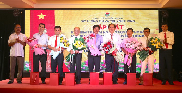 Đắk Nông: Mở chiến dịch nâng cao hiệu quả sử dụng dịch vụ công trực tuyến- Ảnh 1. Đắk Nông: Mở chiến dịch nâng cao hiệu quả sử dụng dịch vụ công trực tuyến- Ảnh 1.